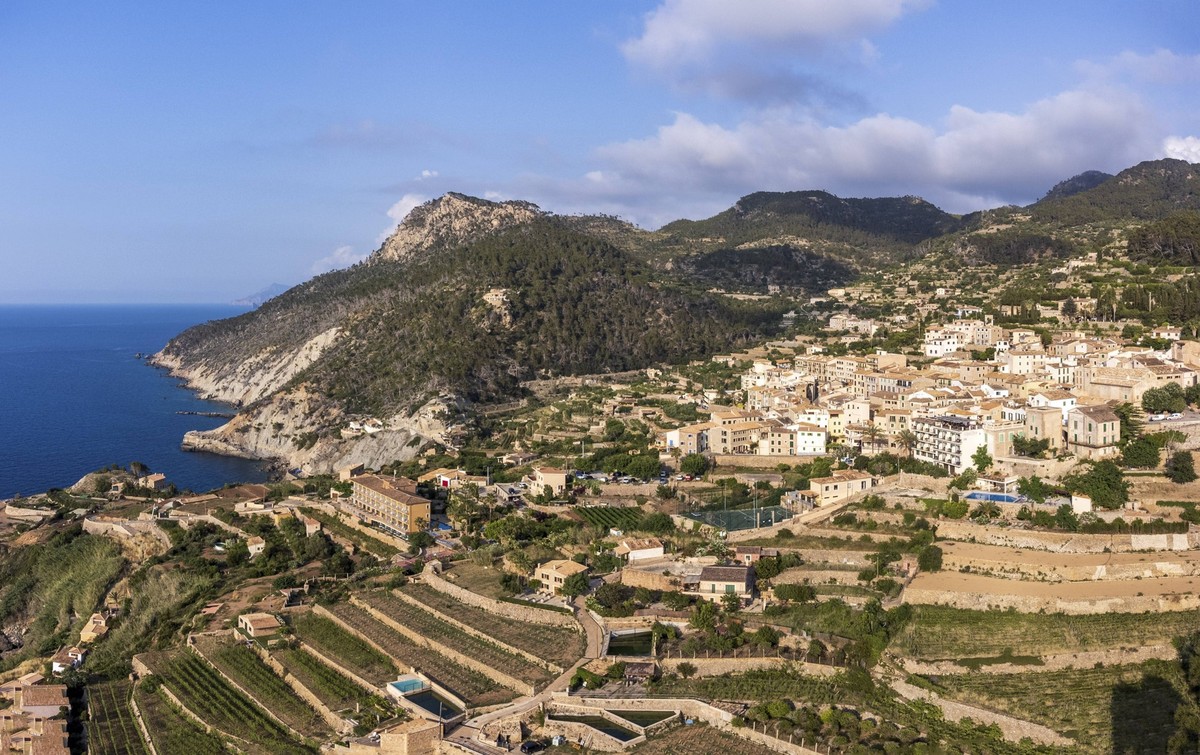 Cultivation terraces, Banyalbufar, Majorca, Balearic Islands, Spain, Europe Copyright: imageBROKER/BartomeuxBalaguerxRo ibxiqx10462944.jpg Bitte beachten Sie die gesetzlichen Bestimmungen des deutsche ...