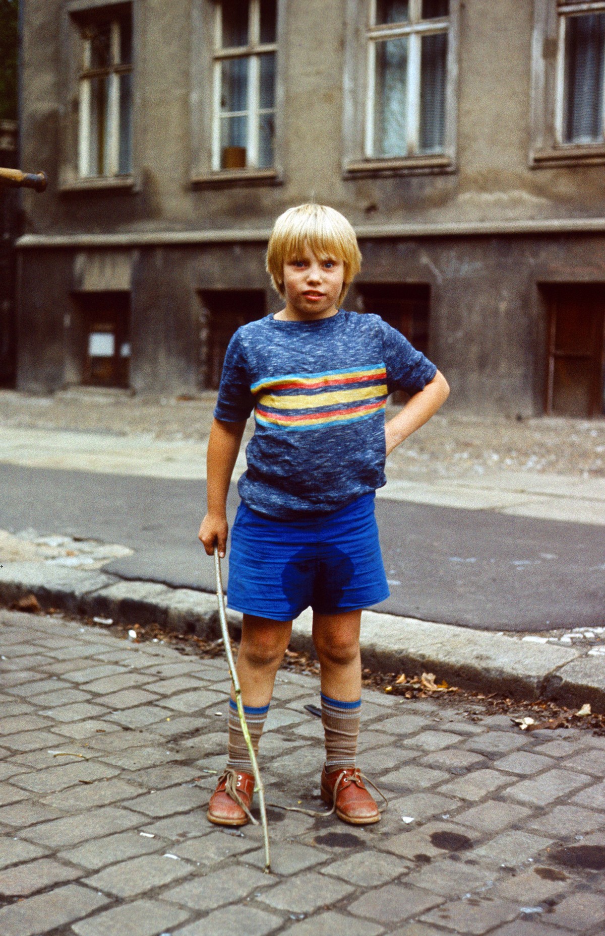 Yannick hat Glück, seine Mutter hat ihm nämlich eine Ersatzhose eingepackt.
