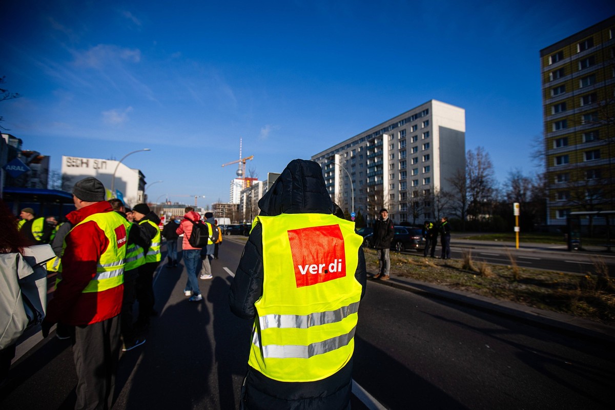 Warnstreik der Gewerkschaft ver.di im �ffentlichen Personennahverkehr am 29. Februar 2024 in Berlin. Betroffen in der Stadt sind die Berliner Verkehrsbetriebe BVG. BVG Streik in Berlin *** Warning str ...