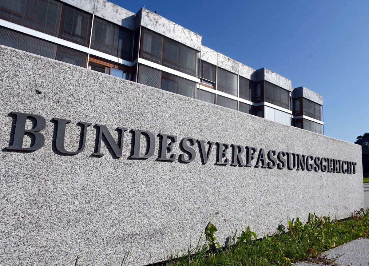 ARCHIV - 21.07.2021, Baden-Württemberg, Karlsruhe: Außenaufnahme des Bundesverfassungsgericht. Trotz der neuen Wahlrechtsreform der Ampel-Koalition setzt das Bundesverfassungsgericht sein Verfahren zu ...