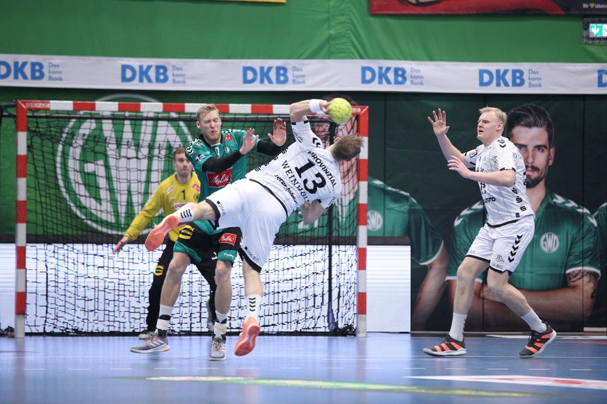 v.l. Christoffer Rambo TSV GWD Minden 9, Steffen Weinhold THW Kiel 13 GER, Handball, 1. Bundesliga, TSV GWD Minden gegen THW Kiel, 04.03.2020 Luebbecke *** v l Christoffer Rambo TSV GWD Minden 9 , Ste ...