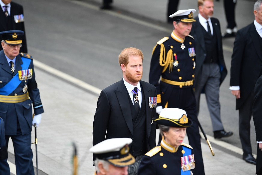 . 19/09/2022. London, United Kingdom. King Charles III, Prince William and Prince Harry at the State Funeral of Queen Elizabeth II at Westminster Abbey in London PUBLICATIONxINxGERxSUIxAUTxHUNxONLY xP ...