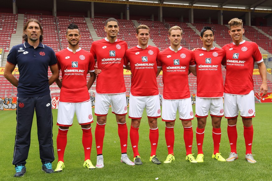 MARTIN SCHMIDT, DANNY LATZA, LEON BALOGUN, FABIAN FREI, MAXIMILIAN BEISTER, YOSHINORI MUTO, FLORIAN NIEDERLECHNER NEUZUGAENGE PORTRAETTERMIN 2015/16 MAINZ 05 1. BUNDESLIGA MAINZ PUBLICATIONxNOTxINxUSA ...