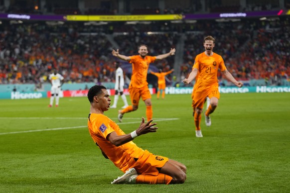 Cody Gakpo of the Netherlands celebrates scoring his side&#039;s opening goal during the World Cup, group A soccer match between Senegal and Netherlands at the Al Thumama Stadium in Doha, Qatar, Monda ...