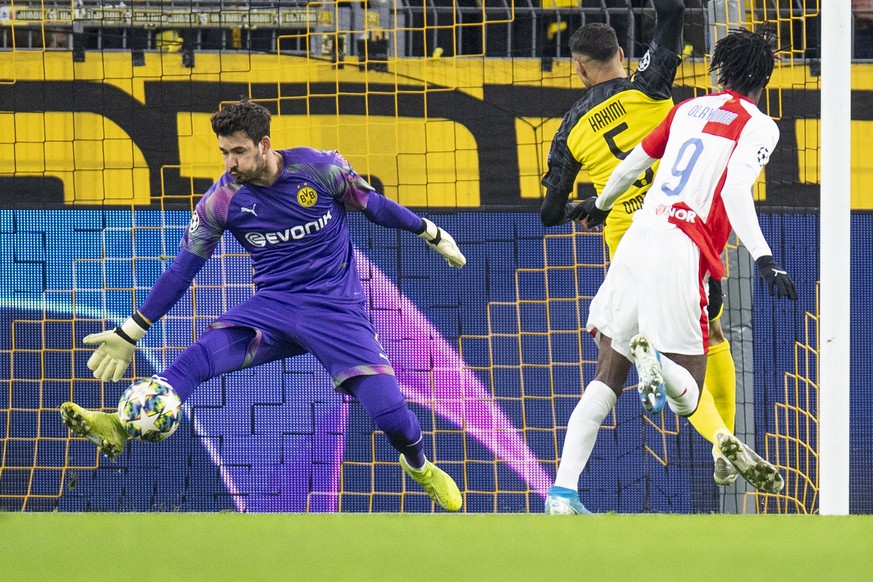 Eine von Dutzenden Paraden: BVB-Torwart Roman Bürki verhindert ein Tor von Slavia Prag.