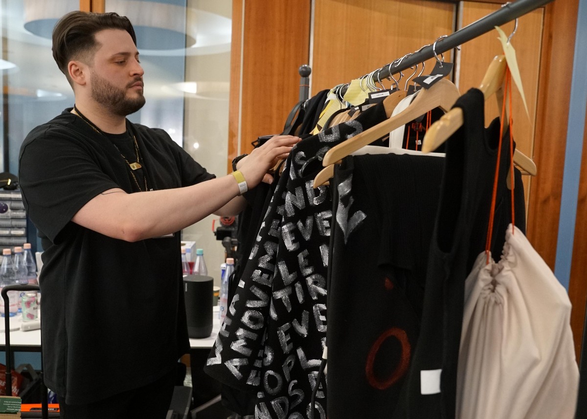 Designer Sebastian Pladwig, kurz vor der Eröffnungsshow der Berlin Fashion Week 2022.