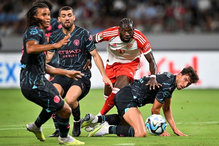 Bayern Munich&#039;s defender Alphonso Davies (2nd R) fights for the ball during the international friendly match between Bayern Munich of Germany and Manchester City of England at the National Stadiu ...