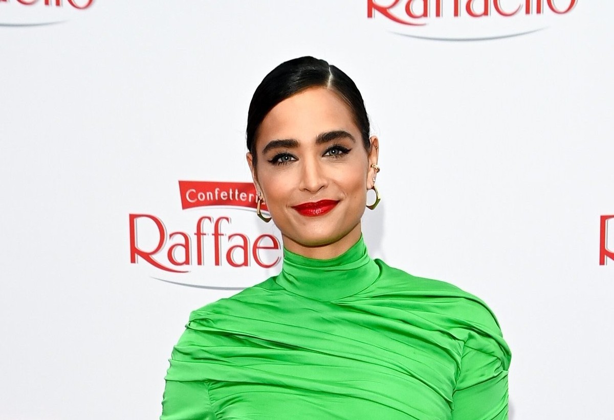 ARCHIV - 23.06.2022, Berlin: Moderatorin Amira Pocher beim Sommerfest Raffaello Summer Day auf dem Gelände der Königlichen Porzellan Manufaktur. (zu dpa Amira Pocher: «Körperlich und physisch an meine ...