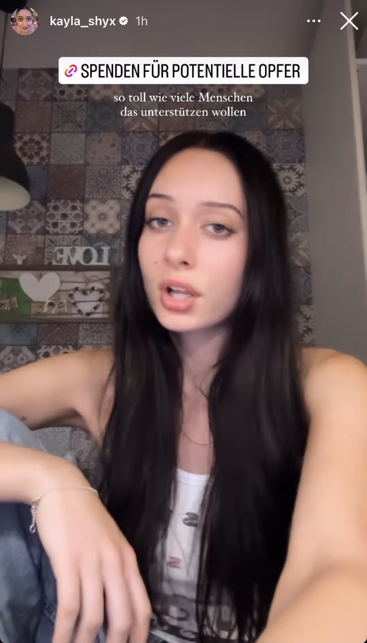 Kayla Shayx macht auf die Spendenaktion aufmerksam.