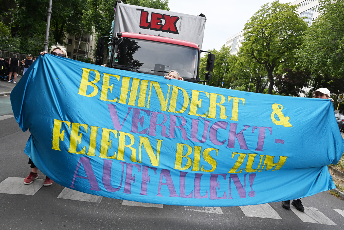 Am Wochenende gab es in Berlin eine Parade, um auf die Rechte von Menschen mit Behinderung aufmerksam zu machen.