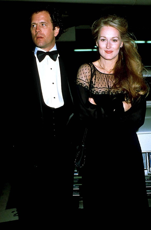 Jan. 1, 2011 - Hollywood, California, U.S. - ACADEMY AWARDS / OSCARS.107833.MERYL STREEP AND HUSBAND. / / 1979 PUBLICATIONxINxGERxSUIxAUTxONLY - ZUMAr82_

Jan 1 2011 Hollywood California U S Academy A ...