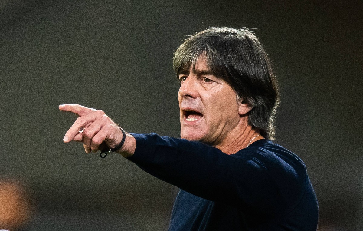 Sport Bilder des Tages 09.09.2018, xfux, Fussball Testspiel, Deutschland - Peru emspor, v.l. Trainer Joachim JOGI Loew (Deutsche Fussball Nationalmannschaft DFB) gibt Anweisungen, gestikuliert, mit de ...