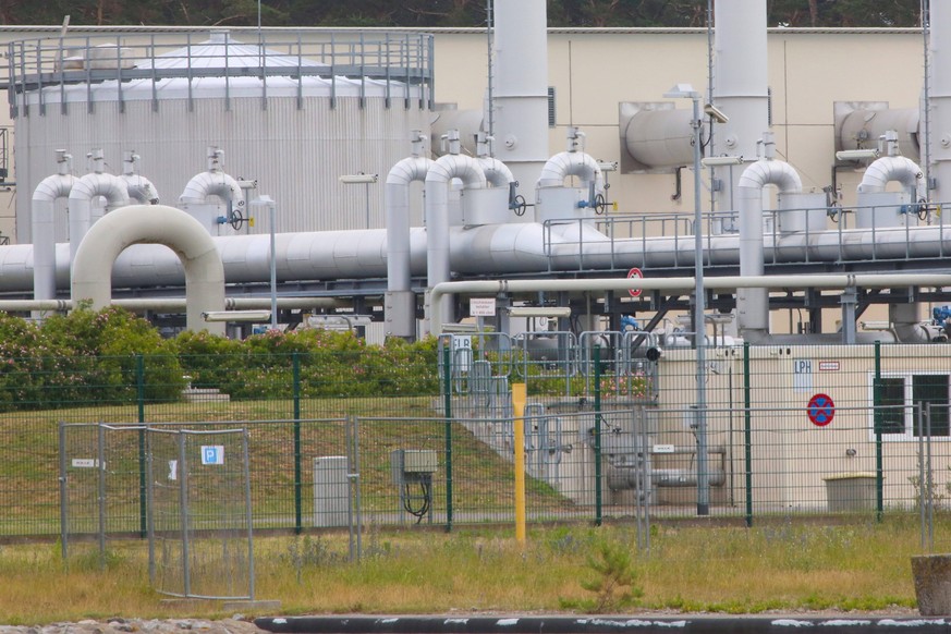 Wegen der Knappheit der deutschen Gas-Speicher und steigender Kosten, müssen Verbraucher:innen künftig tiefer in die Tasche greifen.