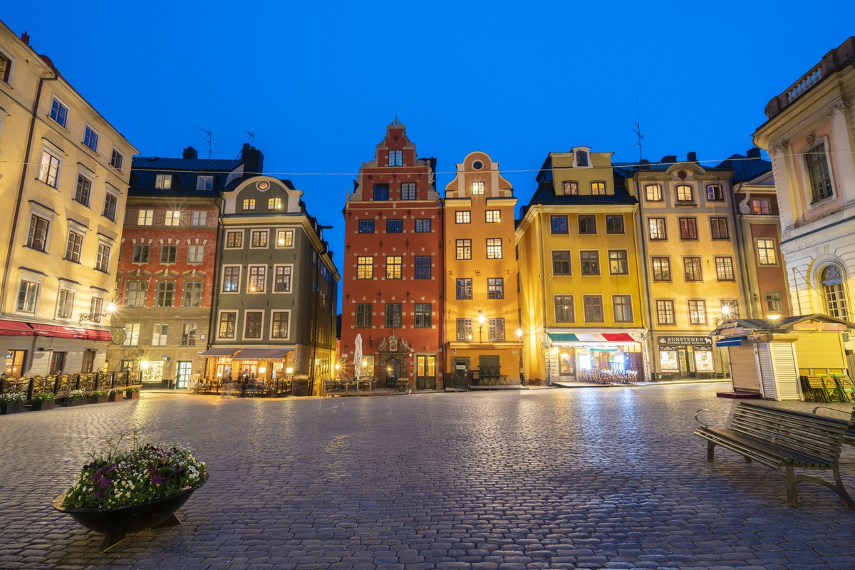 Illuminated historic buildings at dusk, Stortorget Square, Gamla Stan, Stockholm, Sweden, Scandinavia, Europe PUBLICATIONxINxGERxSUIxAUTxONLY Copyright: RobertoxMoiola 1179-4080