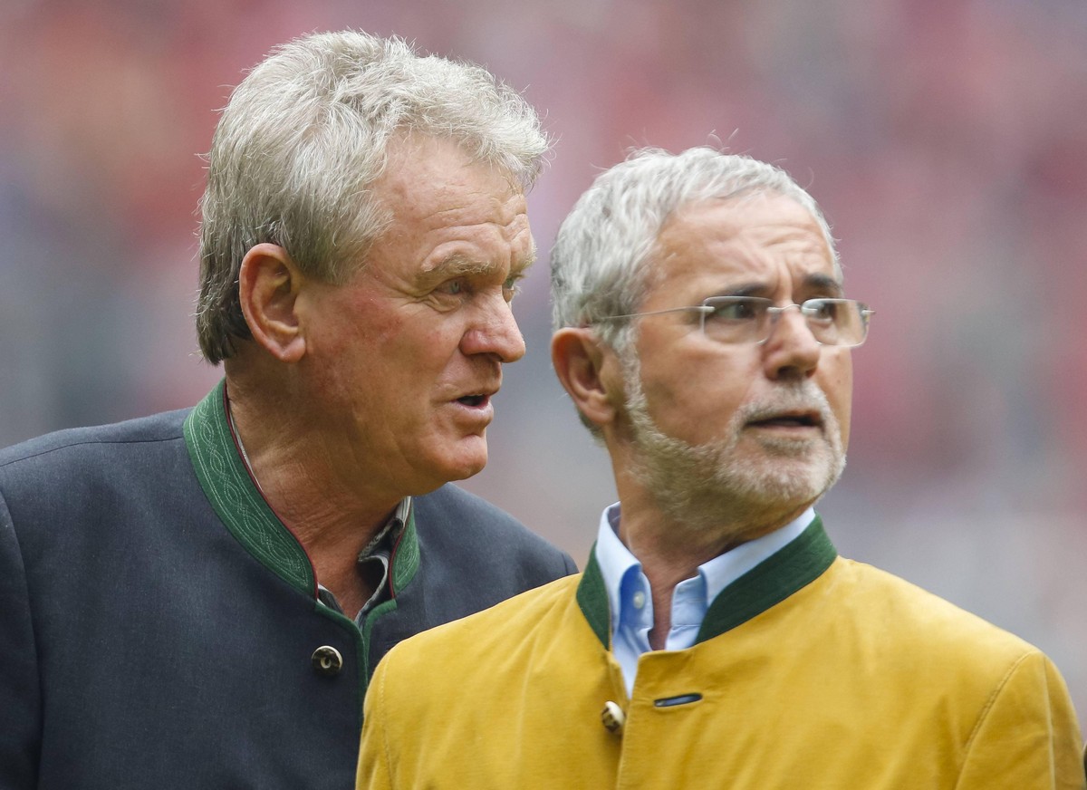 Bildnummer: 13602746 Datum: 11.05.2013 Copyright: imago/ActionPictures
FCB Legende Altmeister ehemalige Stars Sepp MAIER, begr��t Gerd M�LLER, Portrait, Portr�t , Bulle Franz ROTH FC BAYERN M�NCHEN - ...