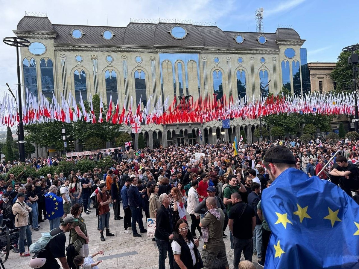 Georgia Protests 8693851 28.05.2024 Demonstrators attend a rally to protest against a bill on foreign agents , after Georgia s parliament voted to override a presidential veto of the bill, in Tbilisi, ...