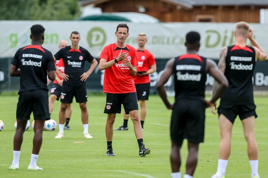 KIRCHDORF AN DER KREMS, AUSTRIA - JULY 24: head coach Dino Toppmoeller of Eintracht Frankfurt gives instructions during the Eintracht Frankfurt Training Session on July 24, 2023 in Windischgarsten nea ...