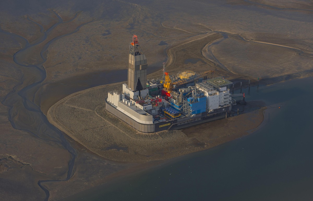 Bohrinsel Mittelplate im Nationalpark Wattenmeer, Luftbild, Deutschland, Schleswig-Holstein, Schleswig-Holsteinisches Wattenmeer Nationalpark | Mittelplate drilling rig in the Wadden Sea National Park ...