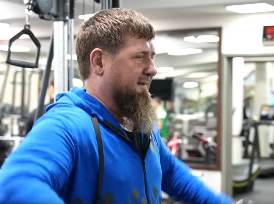 Kadyrow im Fitnessstudio putins bluthund