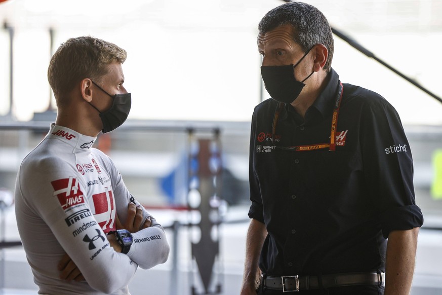 Mick Schumacher und sein Haas-Teamchef Günther Steiner.