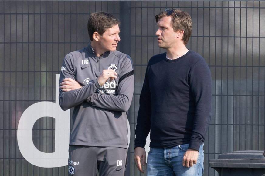 Frankfurts Trainer Oliver Glasner (l.) kündigte an, dass es noch einen Neuzugang geben wird. Sportvorstand Markus Krösche hat einen konkreten Kostic-Nachfolger im Blick.