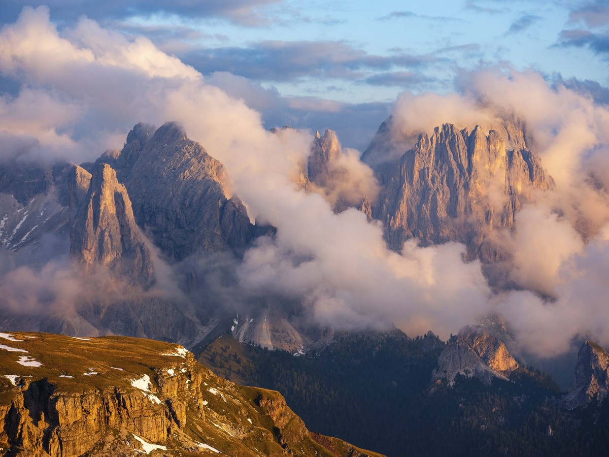 Rosengarten-Gruppe in Wolken bei Abendlicht, Schlern, Dolomiten, Südtirol, Italien, Europa Rose garden group in clouds at evening light, Schlern, Dolomites, South Tyrol, Italy, Europe Copyright: image ...
