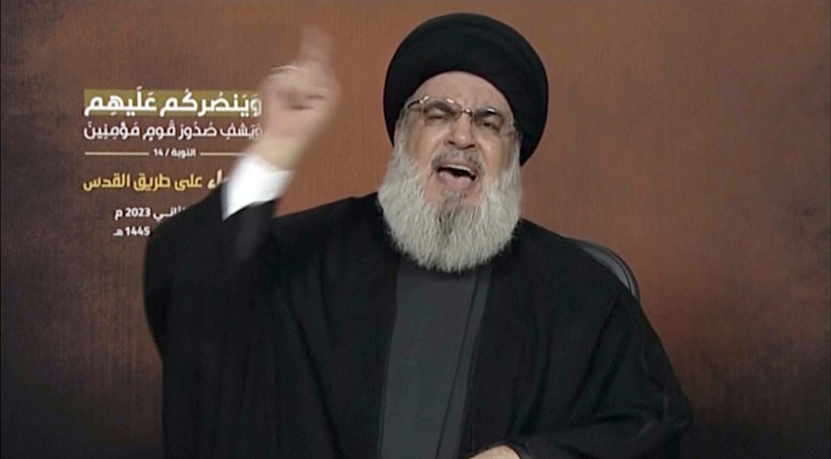 ARCHIV - 03.11.2023, Libanon, Beirut: Dieses Videostandbild zeigt Hisbollah-Führer Sayyed Hassan Nasrallah, der über eine Videoverbindung während einer Kundgebung in Beirut spricht. (zu dpa: «Hisbolla ...
