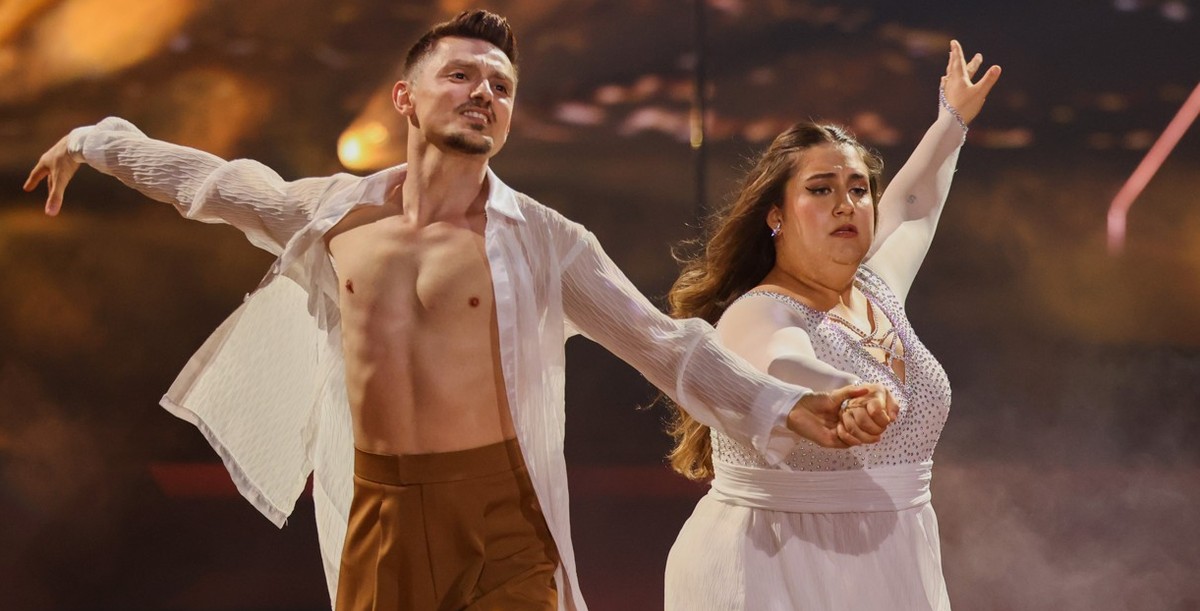 02.05.2025, Nordrhein-Westfalen, Köln: Selfiesandra, Influencerin, und Zsolt Sándor Cseke, Profitänzer, tanzen in der RTL-Tanzshow «Let&#039;s Dance» im Coloneum. Foto: Rolf Vennenbernd/dpa +++ dpa-Bi ...