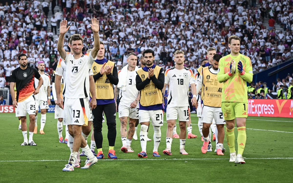 Fussball Euro 2024 Viertelfinale 05.07.2024 Spanien - Deutschland Enttaeuschung Deutschland ueber das Ausscheiden aus dem Turnier Thomas Mueller, Torwart Marc-Andre ter Stegen, David Raum, Ilkay Guend ...