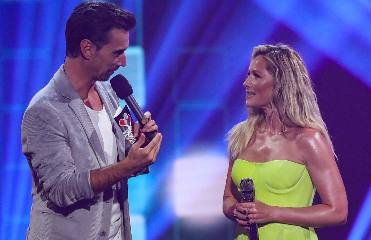 Moderator Florian Silbereisen GER mit Sängerin Helene Fischer GER - ARD Aufzeichnung DAS GROSSE SCHLAGERJUBILÄUM 2022 - AUF DIE NÄCHSTEN 100 aus der Media City in Leipzig ACHTUNG, SPERRFRIST DER FOTOS ...