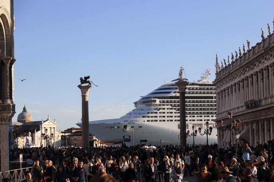 Die Cruiser ankern direkt am Markusplatz, dem beliebtesten Hotspot für Touristen.