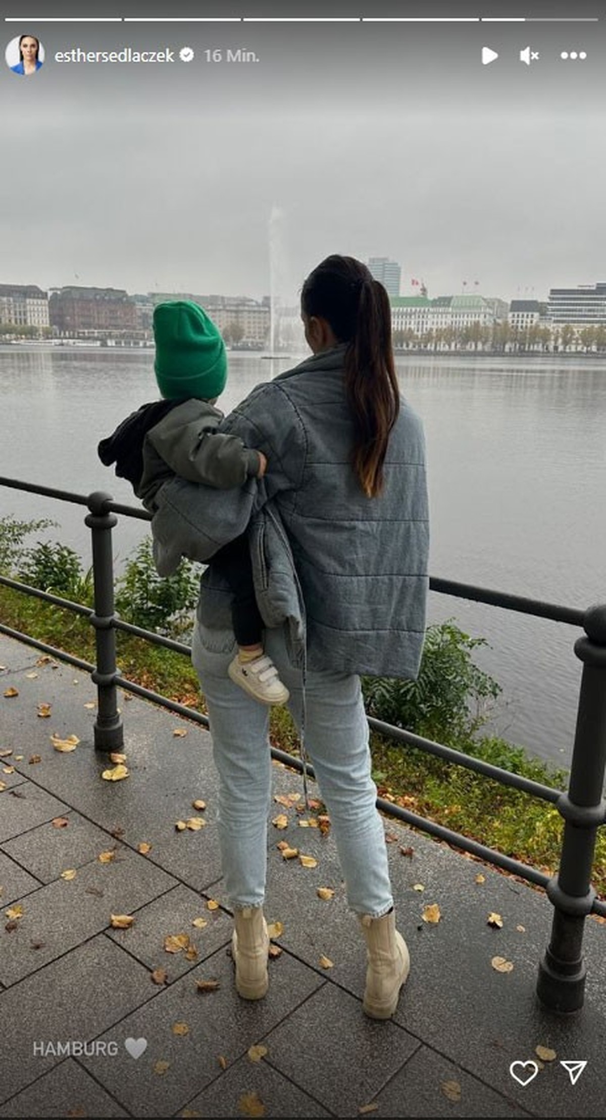 Esther Sedlaczek teilt einen privaten Moment bei Instagram.