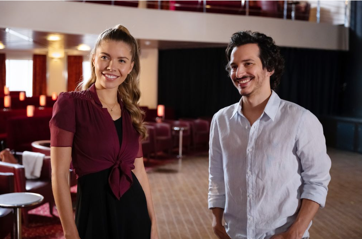 Victoria Swarovski an der Seite von Ferdi Özten bei "Das Traumschiff".