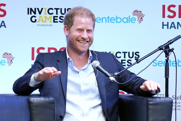 09.08.2023, Japan, Tokio: Prinz Harry, Herzog von Sussex, lächelt während einer Veranstaltung der International Sports Promotion Society (ISPS). Auf dem Programm standen Themen wie die Kraft des Sport ...