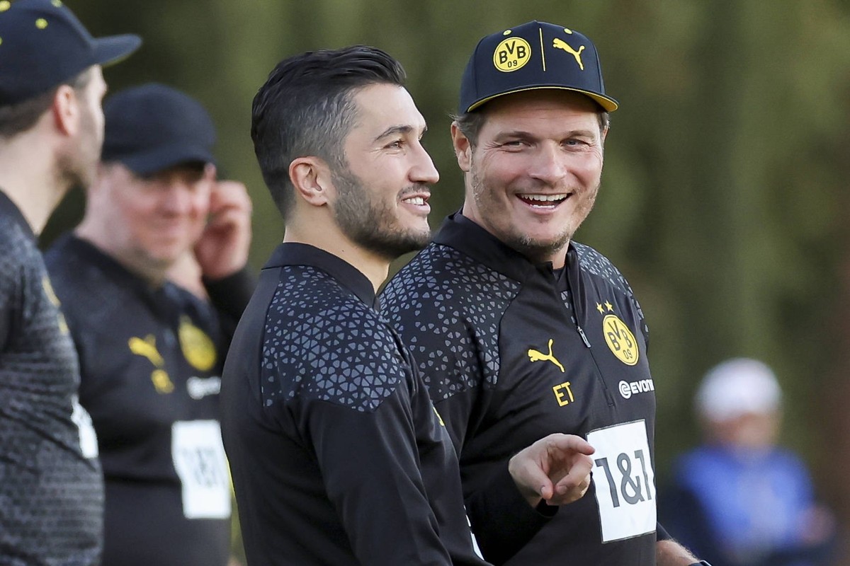 Sport Bilder des Tages Co-Trainer Nuri Sahin Borussia Dortmund und Trainer Edin Terzic Borussia Dortmund lachen, Training Tag 1, Winter-Trainingslager Borussia Dortmund, Banus Football Center, 03.01.2 ...
