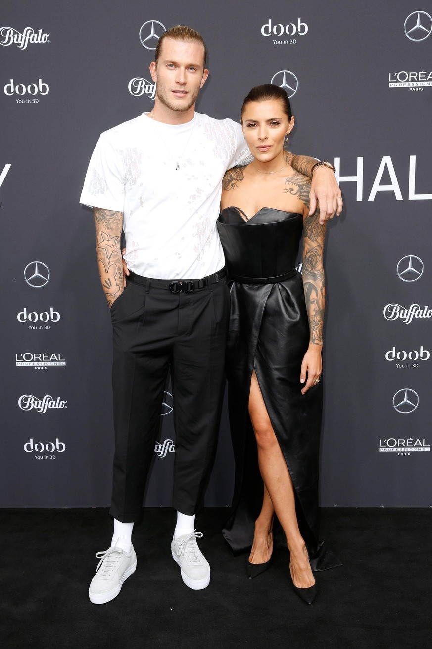 Sophia Thomalla mit Freund Loris Karius auf dem Roten Teppich bei der Atelier Michalsky Fashion Show im Rahmen der Berlin Fashion Week im E-Werk in Berlin.