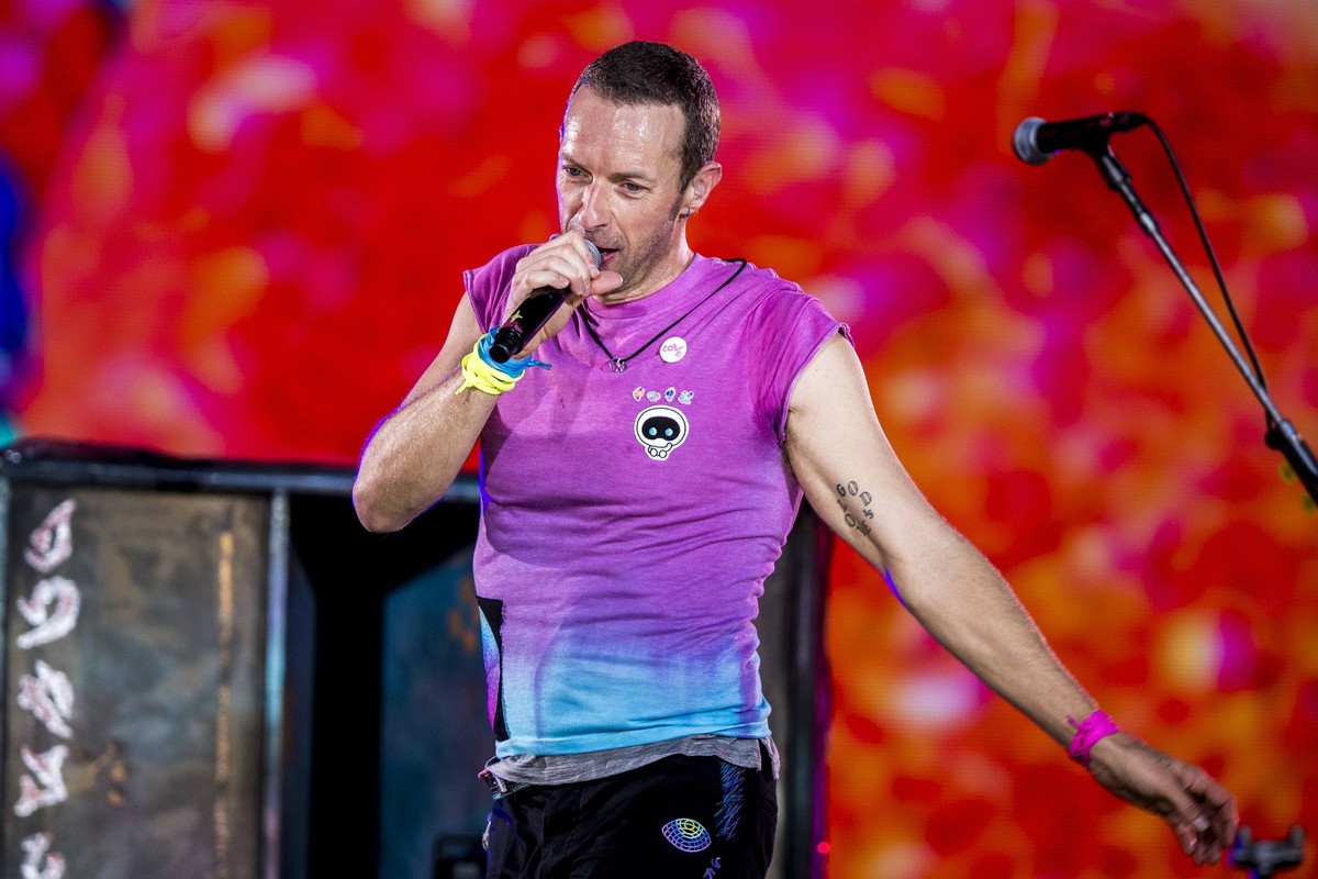 Coldplay live in Copenhagen, Denmark Copenhagen, Denmark. 05th, July 2023. The British rock band Coldplay performs a live concert at Parken in Copenhagen. Here singer, songwriter and musician Chris Ma ...