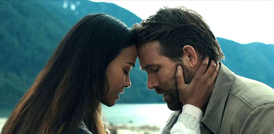 Zoe Saldana and Ryan Reynolds get closer in front of the camera: The two are in "The Adam Project" to see.