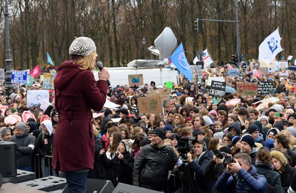 Als Mitbegründerin von "Scientists for Future" hat Maja Göpel auch schon auf Fridays-for-Future-Demos gesprochen.