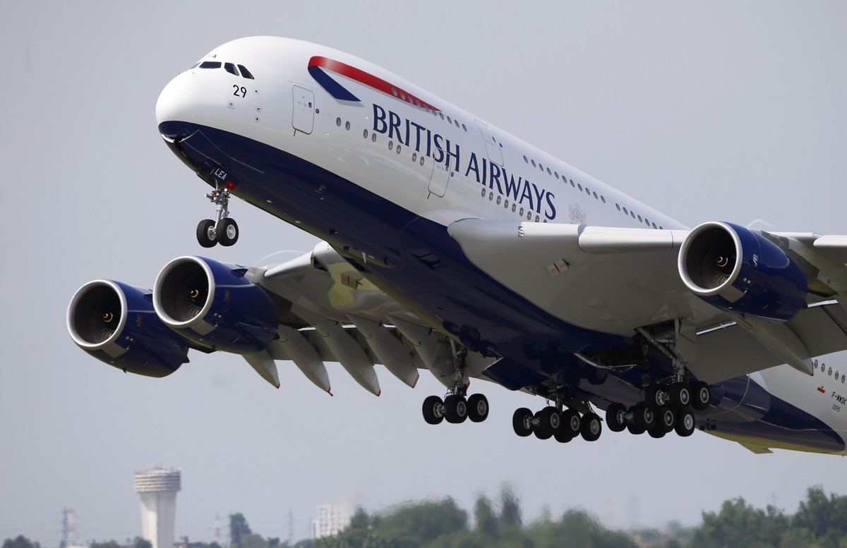 Auf dem Weg zum Hotel oder in die Ferienwohnung in diversen Urlaubsländern nehmen viele Urlauber gerne das Flugzeug. Die Zahl der Passagiere war 2023 zuletzt auf einem Hoch.