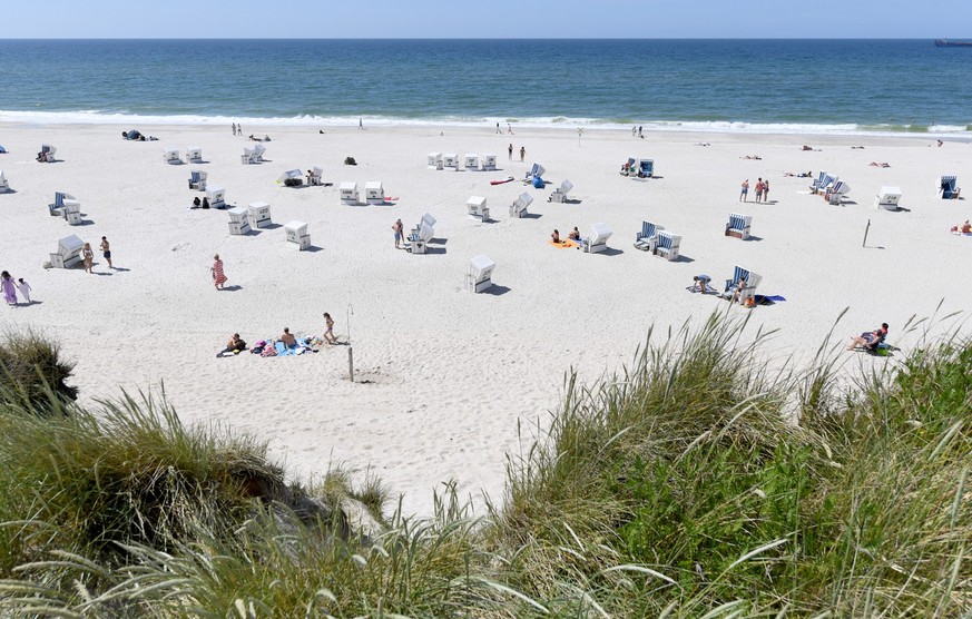 ARCHIV - 23.06.2020, Schleswig-Holstein, Sylt: Strandk