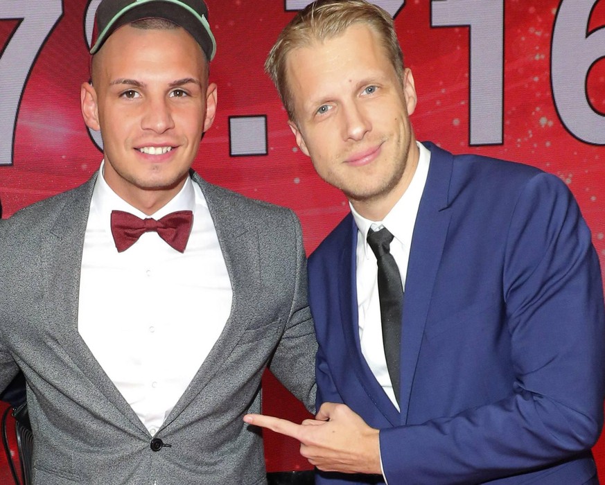 Massimo Sinato, Pietro Lombardi und Oliver Pocher bei der TV Spendengala Ein Herz für Kinder 2016 im Studio G in Adlershof. Berlin, 03.12.2016 Foto:xO.xMooserx/xFuturexImage

Massimo Sinato Pietro Lom ...