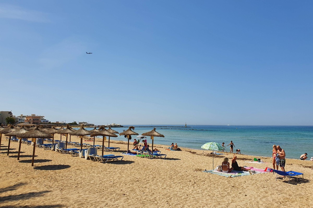 Palma Themenfoto: Urlaub, Mittelmeer, Mallorca, Playa de Palma, 19.05.2022 Strandimpressionen an der Palya de Palma auf Mallorca, Themenfoto: Urlaub, Mittelmeer, Mallorca, Playa de Palma - *** Palma t ...