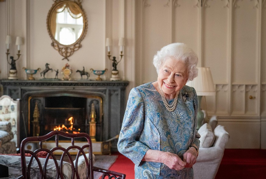 Audiences at Windsor Castle. Queen Elizabeth II during an audience with President of Switzerland Ignazio Cassis at Windsor Castle. Picture date: Thursday April 28, 2022. See PA story ROYAL Queen. Phot ...