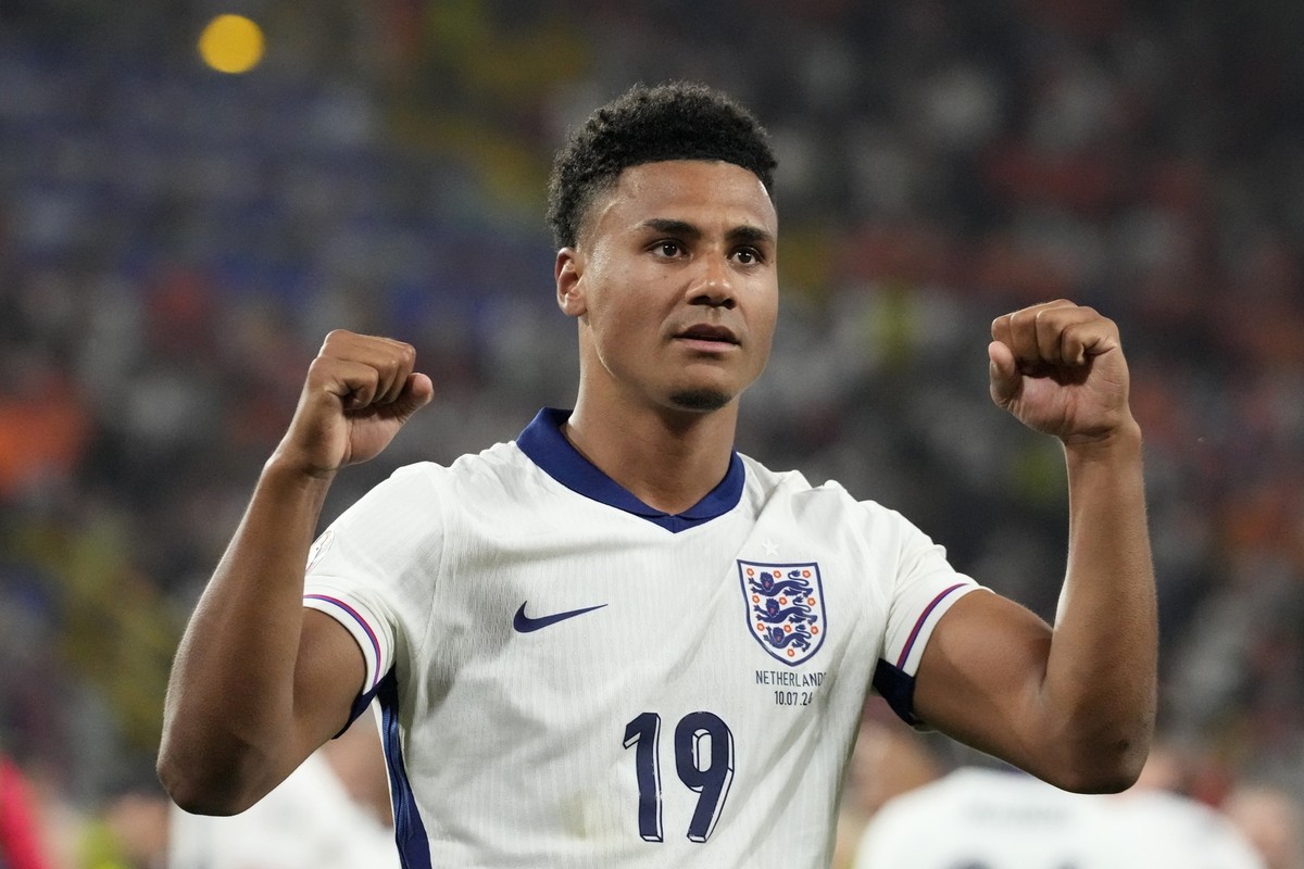 England&#039;s Ollie Watkins celebrates after winning a semifinal match between the Netherlands and England at the Euro 2024 soccer tournament in Dortmund, Germany, Wednesday, July 10, 2024. (AP Photo ...