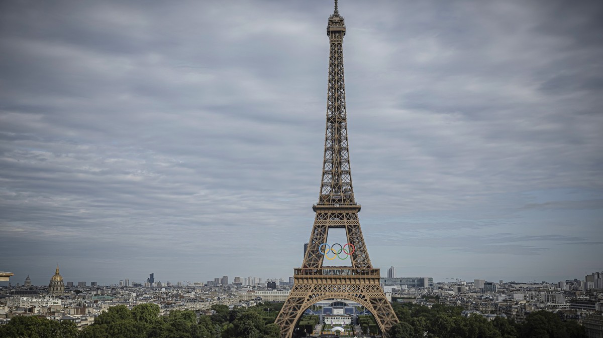 Feuer im Eiffelturm in Paris Entwarnung rund um das Wahrzeichen