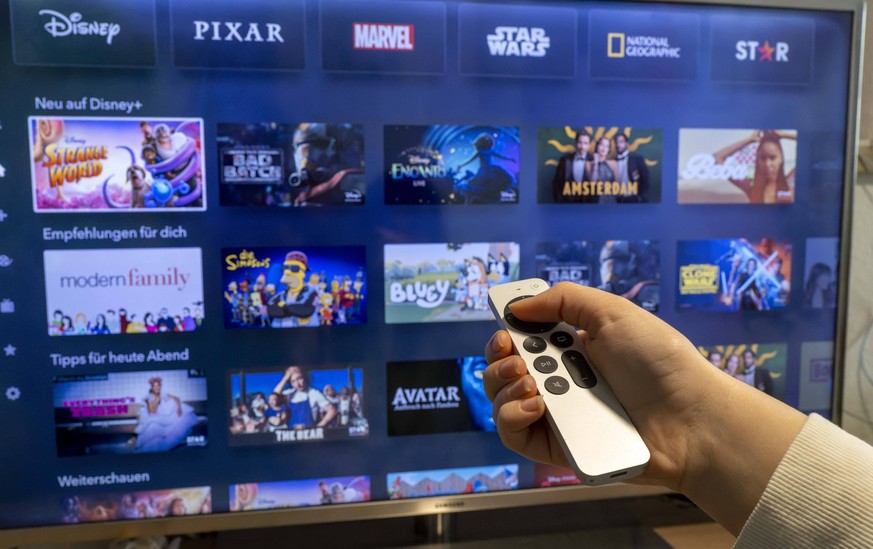 17.01.2023, Streamingdienste: Disney Plus auf dem Ferseher mittels Apple-TV. Filme wie AVATAR k