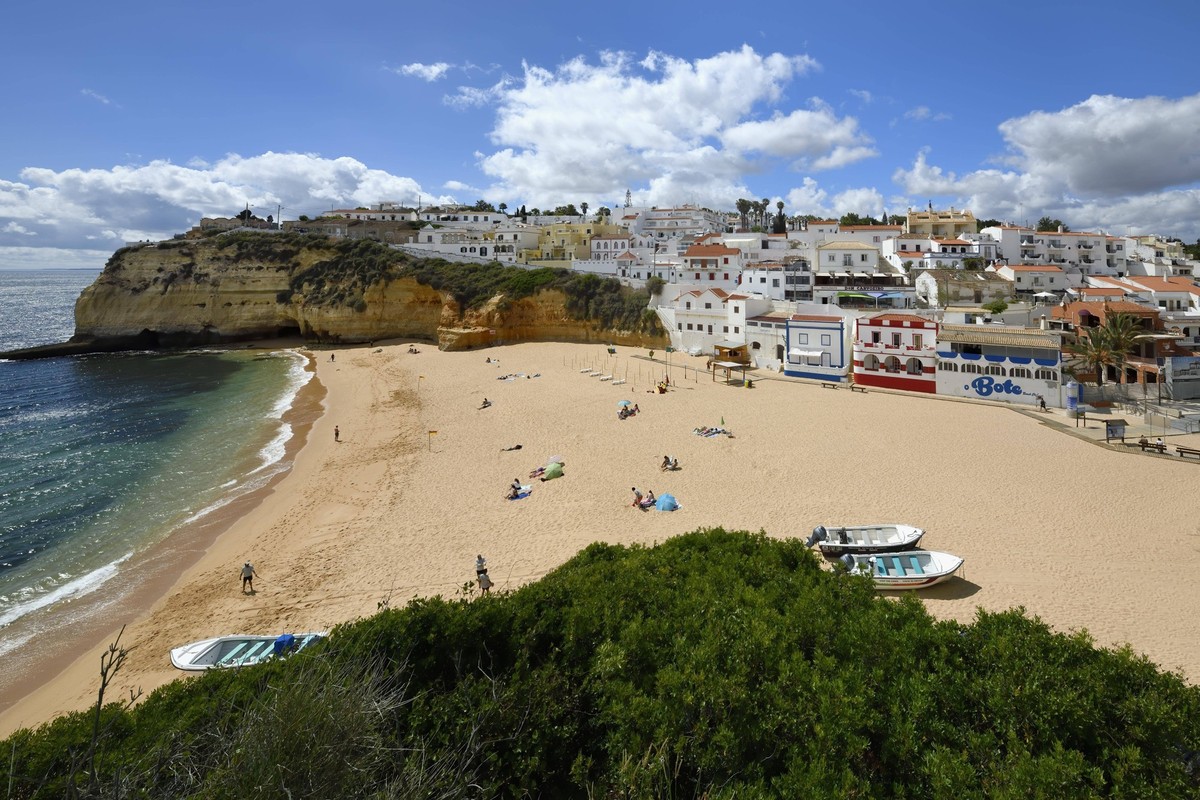 Strand von Carvoeiro, Gemeinde Lagoa, Algarve, Portugal, Europa *** Carvoeiro beach, municipality of Lagoa, Algarve, Portugal, Europe Copyright: imageBROKER/G&MxTherin-Weise iblgab05854505.jpg Bit ...