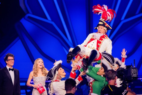 14.04.2023, Nordrhein-Westfalen, K�ln: Joachim Llambi (oben), Jurymitglied, tanzt in der RTL-Tanzshow &quot;Let&#039;s Dance&quot; im Coloneum. Foto: Rolf Vennenbernd/dpa +++ dpa-Bildfunk +++