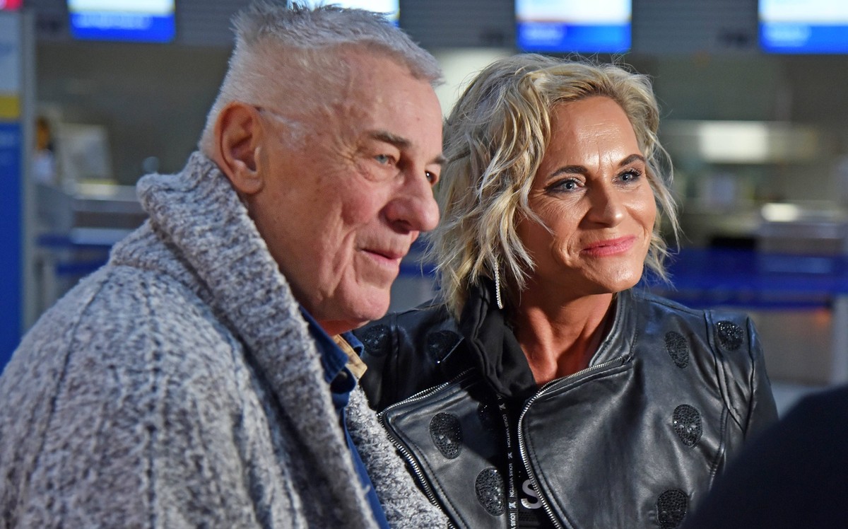 Entertainment Bilder des Tages Heinz Hönig mit Ehefrau Annika Kärsten-Hönig - Abflug der Kandidaten nach Australien zur RTL TV-Show ICH BIN EIN STAR - HOLT MICH HIER RAUS am Frankfurt am Main Internat ...